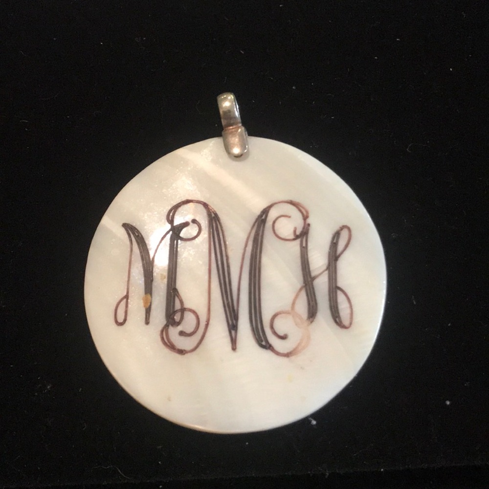 J24) MHM shell pendant engraved sterling silver bail